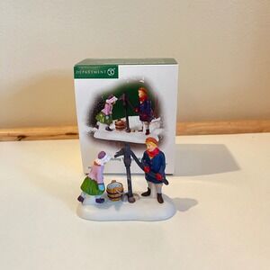 Dept. 56 2006 Dickens Village Fetching‎ The Day's Water 58805 Christmas village